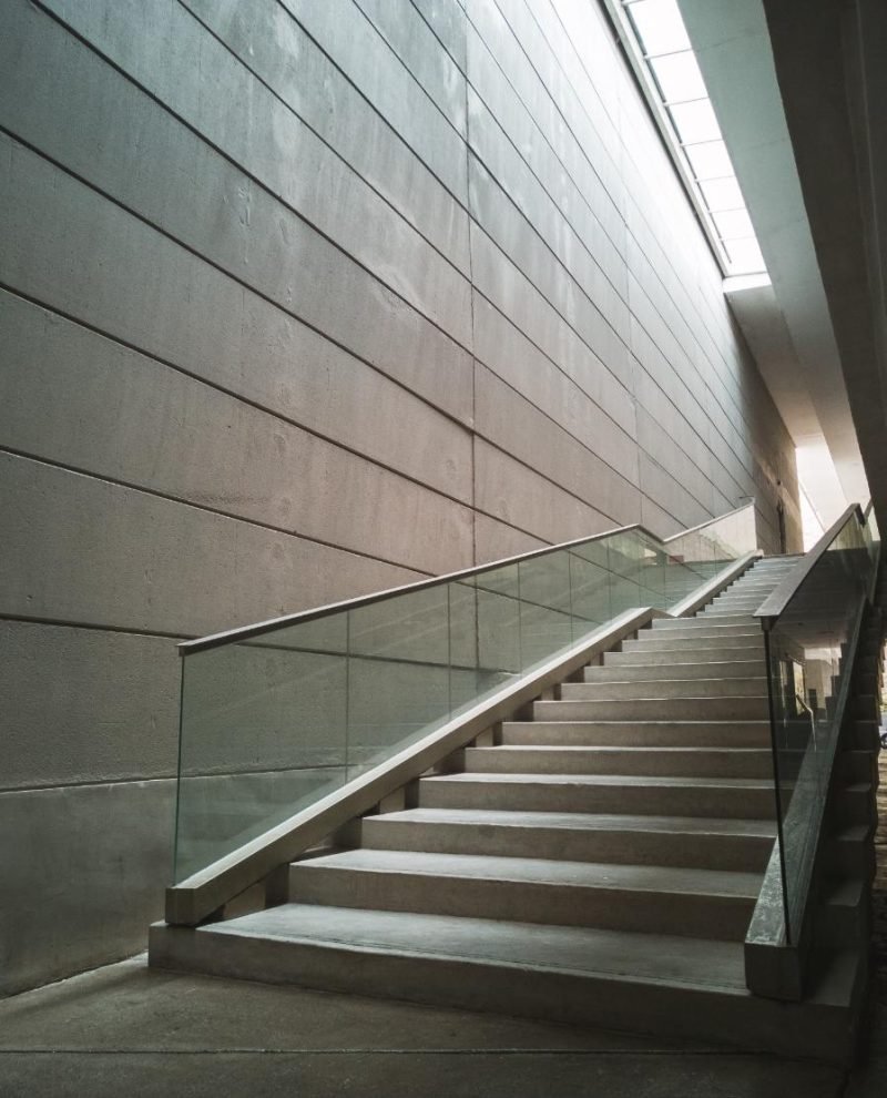 modern-architecture-stairs-going-up-in-a-building-2023-11-27-05-36-27-utc.jpg